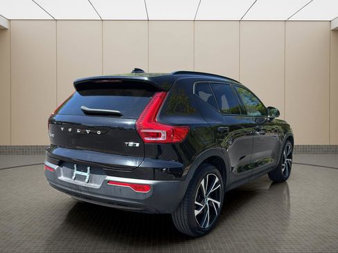 Used 2021 Volvo XC40 T5 R-Design w/ Climate Package AWD/4WD image 5