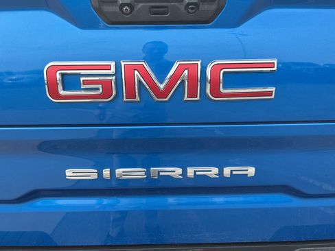 Used 2022 GMC Sierra 1500 AT4 w/ AT4 Premium Package image 11