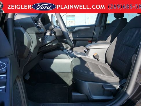 Used 2025 Ford Escape Active AWD/4WD image 16