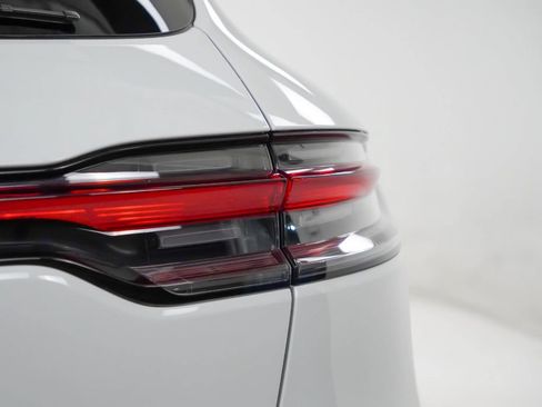 Certified 2026 Porsche Macan AWD/4WD image 13