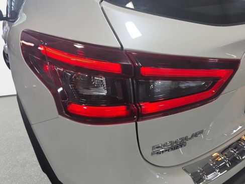 Used 2022 Nissan Rogue Sport SL FWD image 31