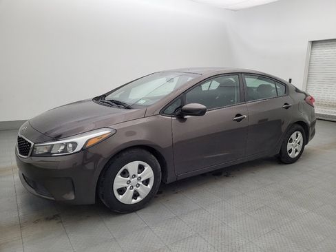 Used 2017 Kia Forte LX w/ LX Popular Package image 2