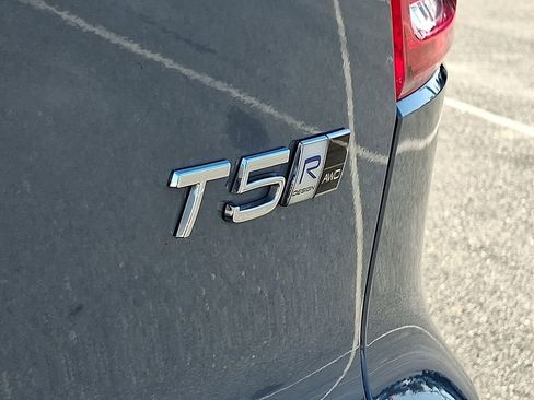 Used 2020 Volvo XC40 T5 R-Design w/ Protection Package Premier image 35