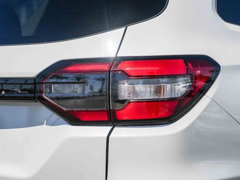 Used 2025 Honda Pilot EX-L image 11