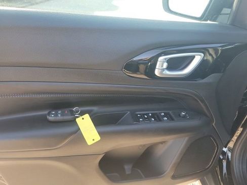 New 2026 Jeep Compass Latitude image 13