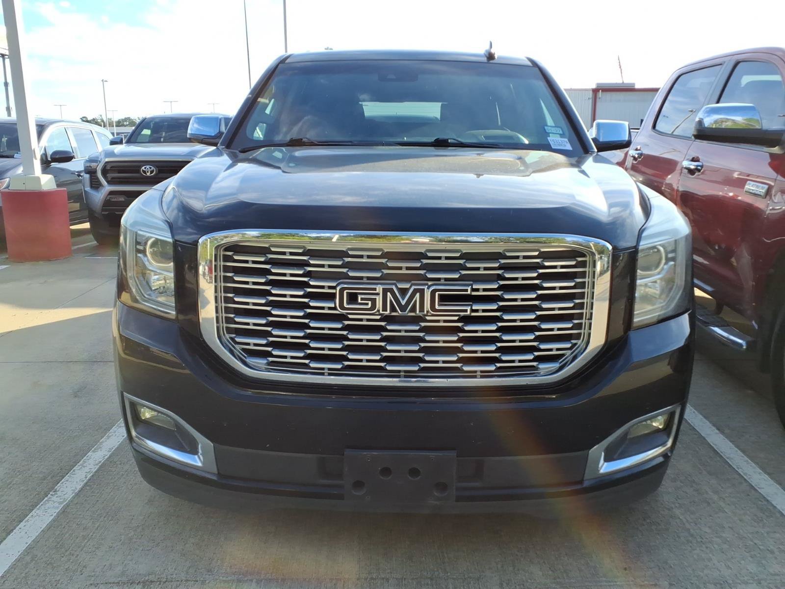 Used 2019 GMC Yukon XL Denali w/ Denali Ultimate Package AWD/4WD image 3