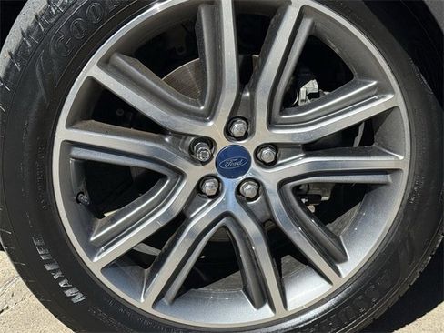 Used 2019 Ford Edge Titanium w/ Equipment Group 301A image 10