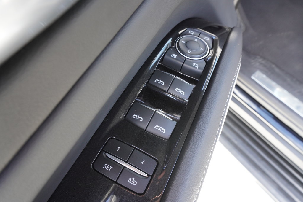Used 2021 Cadillac Escalade ESV Sport w/ LPO, ONYX Package AWD/4WD image 17
