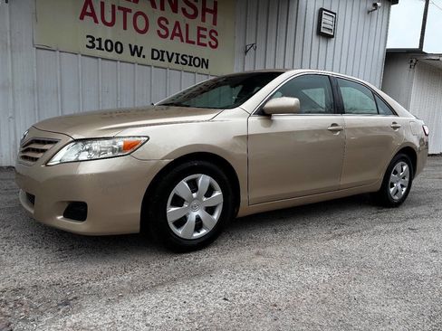 Used 2011 Toyota Camry LE image 4