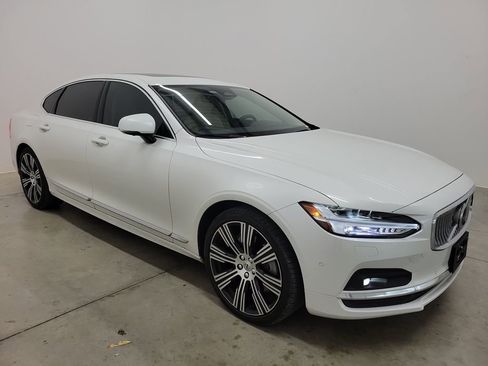 Used 2025 Volvo S90 B6 Plus image 4