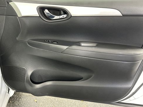 Used 2017 Nissan Sentra S image 33