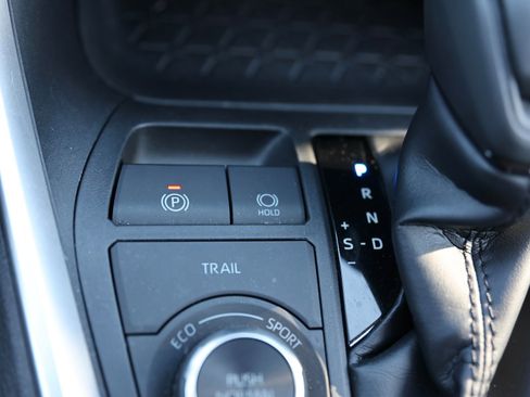 Used 2022 Toyota RAV4 LE image 34