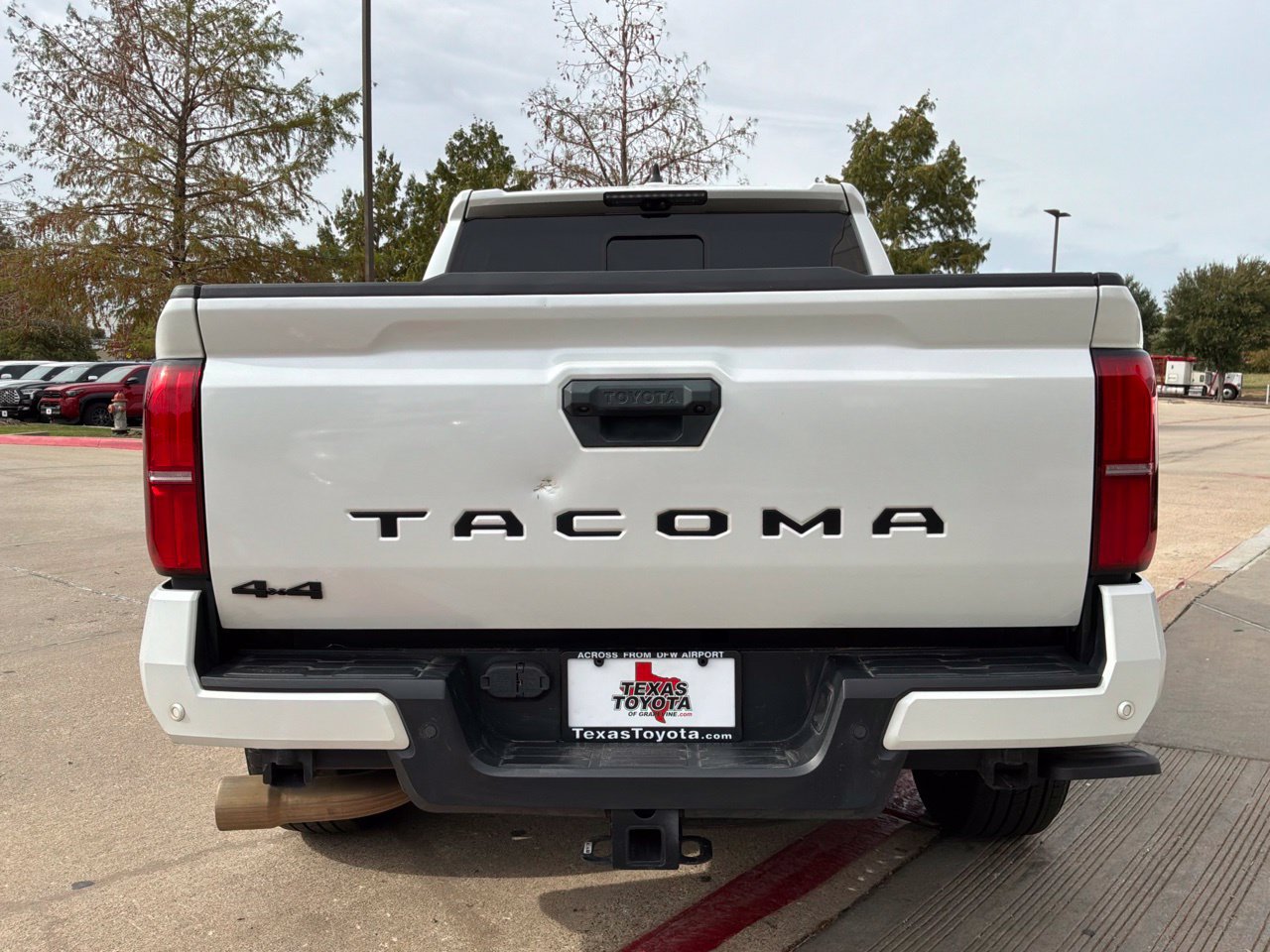 Used 2024 Toyota Tacoma TRD Sport w/ TRD Sport Premium Package AWD/4WD image 7