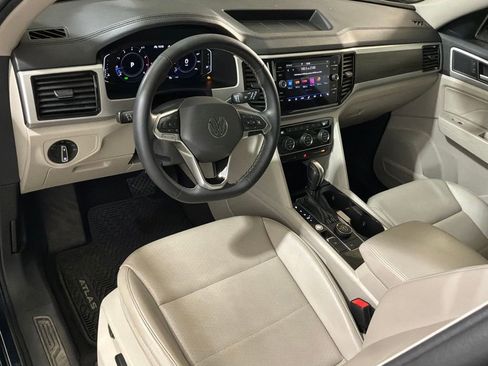 Used 2022 Volkswagen Atlas SE w/ Panoramic Sunroof Package AWD/4WD image 13