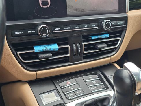 Used 2019 Porsche Macan AWD/4WD image 34