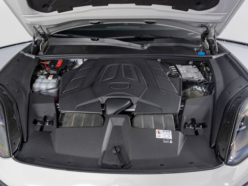 Certified 2024 Porsche Cayenne Coupe AWD/4WD image 45