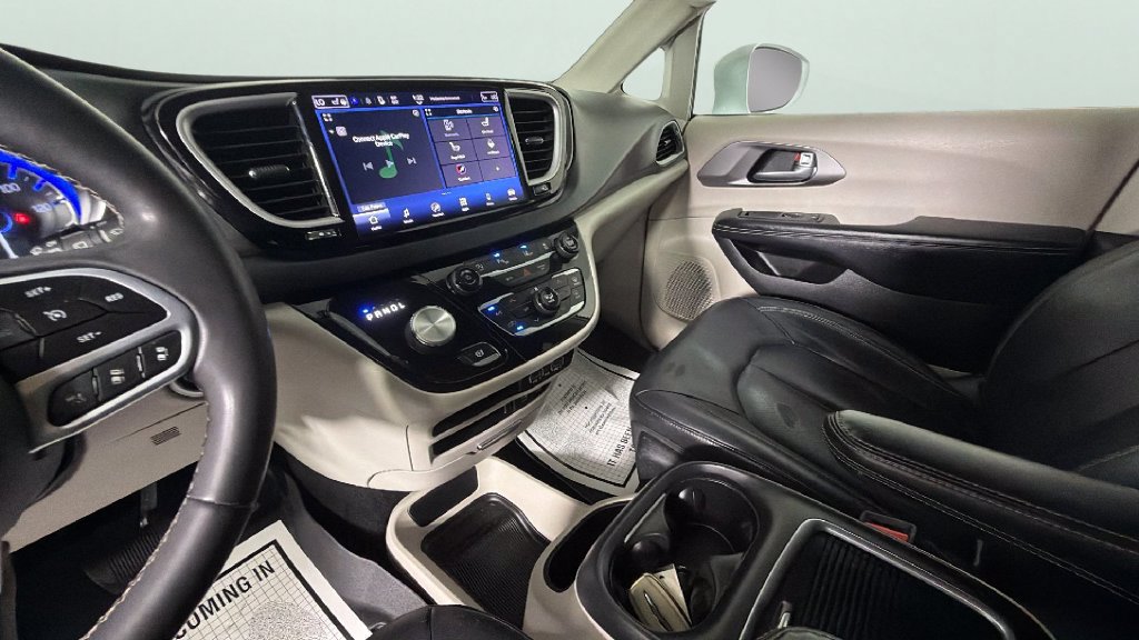 Used 2022 Chrysler Pacifica Touring-L FWD image 19