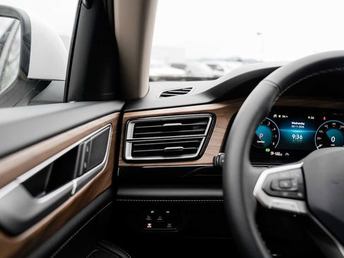 New 2026 Volkswagen Atlas SE image 17