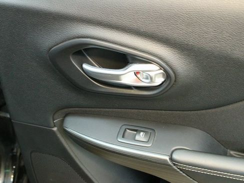 Used 2016 Jeep Cherokee Latitude w/ Cold Weather Group image 13