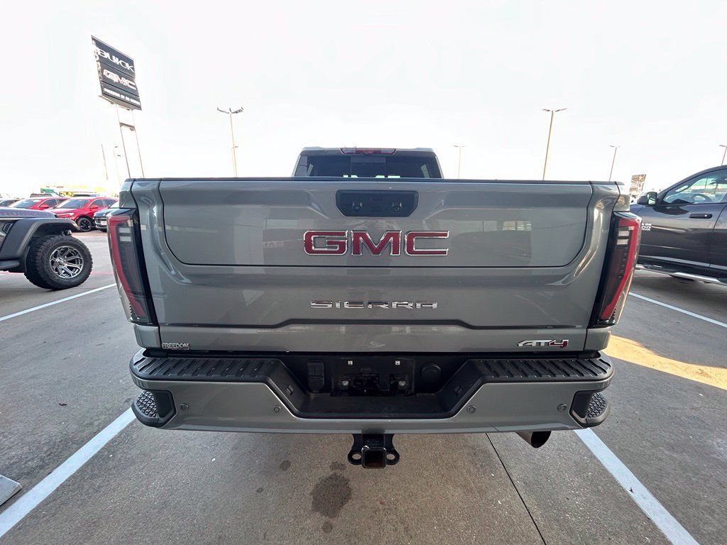Used 2025 GMC Sierra 2500 AT4 w/ AT4 Premium Plus Package AWD/4WD image 3