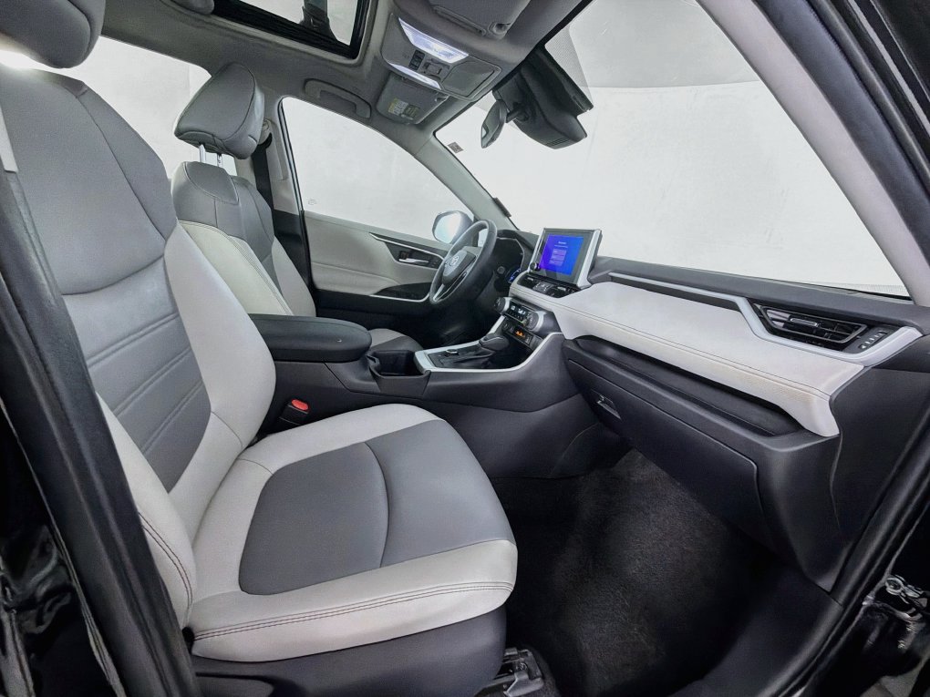 Used 2023 Toyota RAV4 XLE Premium AWD/4WD image 30