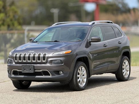 Used 2016 Jeep Cherokee Limited w/ Luxury Group image 6
