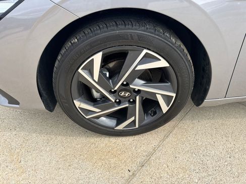 Certified 2025 Hyundai Elantra Sport image 11