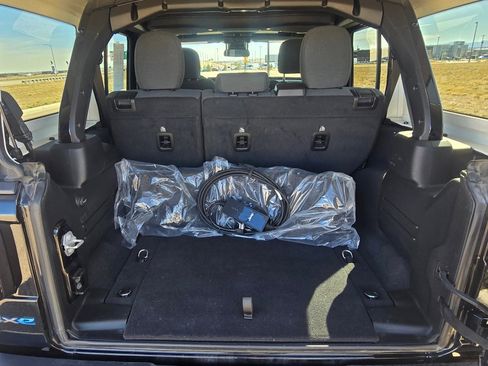 Used 2025 Jeep Wrangler Willys image 29