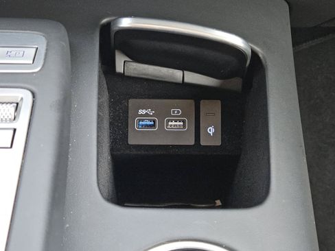 Used 2025 Genesis GV70 2.5T AWD/4WD image 17