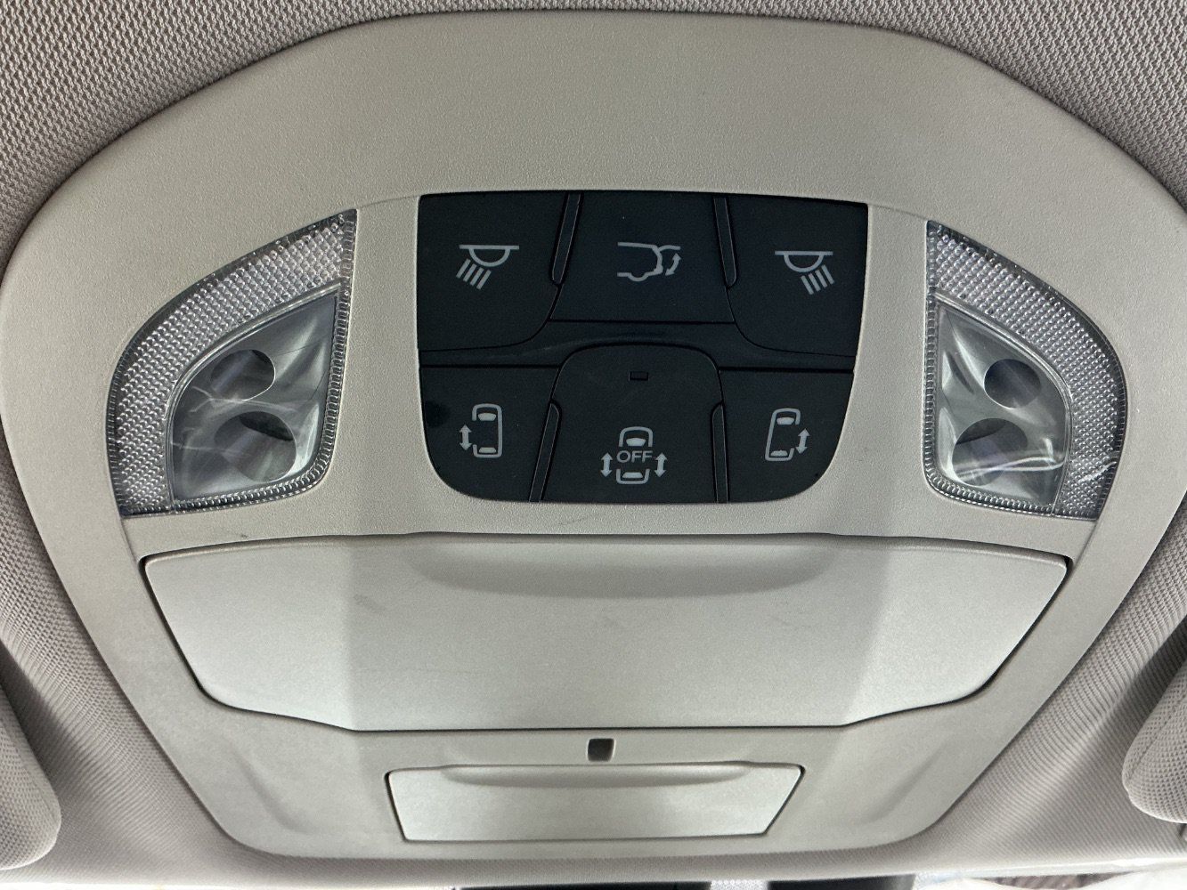 Used 2018 Chrysler Pacifica Touring-L FWD image 37