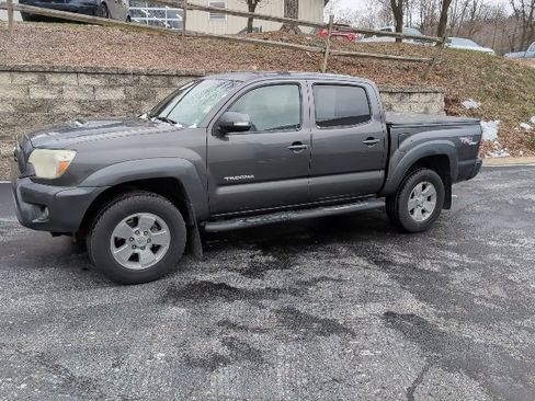 Used 2012 Toyota Tacoma 4x4 Double Cab image 5