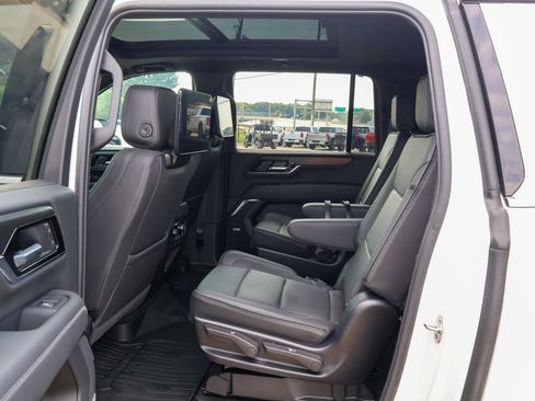 Used 2025 GMC Yukon XL Denali w/ Denali Reserve Package AWD/4WD image 13