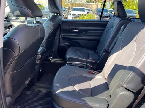 Certified 2024 Toyota Grand Highlander AWD image 17