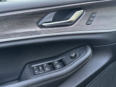 New 2025 Jeep Grand Cherokee Limited image 12