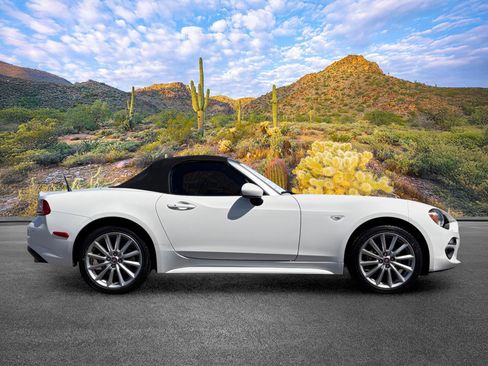 Used 2019 FIAT 124 Spider Lusso w/ Convenience Group RWD image 3