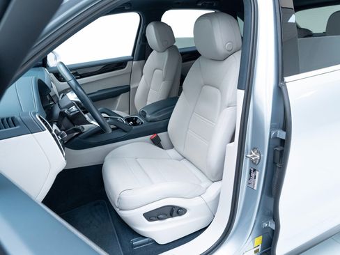 Used 2022 Porsche Cayenne E-Hybrid image 5