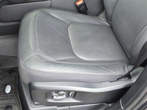 Used 2025 Land Rover Defender 130 V8 image 31