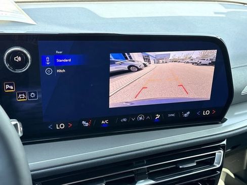 New 2026 Chevrolet Traverse LT w/ Sun and Wheel Package image 27