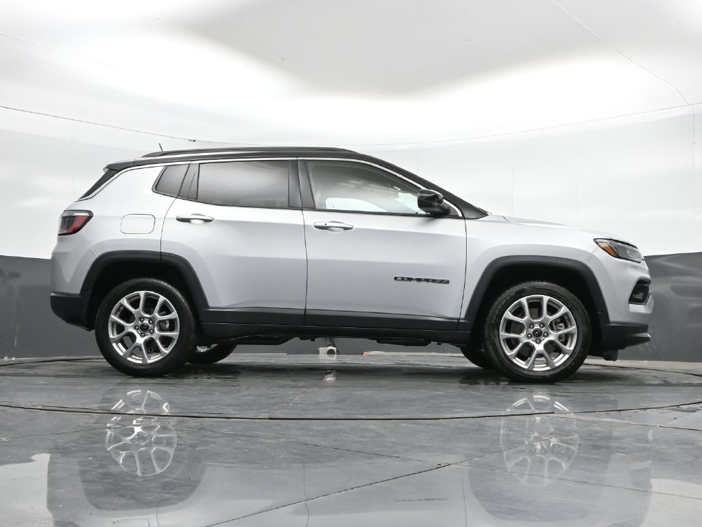 Used 2025 Jeep Compass Limited AWD/4WD image 42