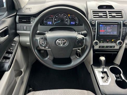 Used 2013 Toyota Camry LE image 17