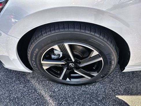 Used 2024 Nissan Sentra SV FWD image 10