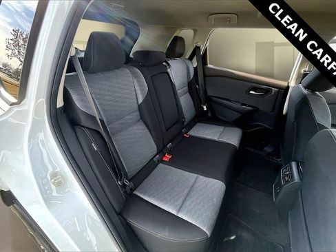 Used 2023 Nissan Rogue SV image 29