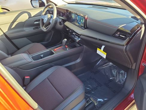 New 2026 Nissan Kicks SR w/ SR Premium Package FWD image 10