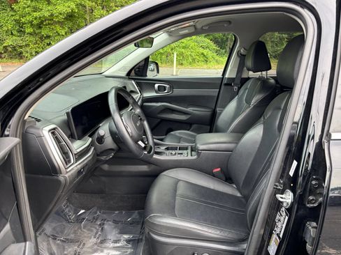Used 2024 Kia Sorento S FWD image 29