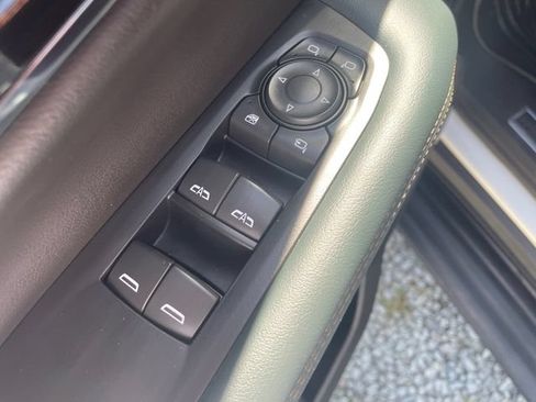 Certified 2025 GMC Yukon XL AT4 w/ LPO, Floor Liner Package AWD/4WD image 28