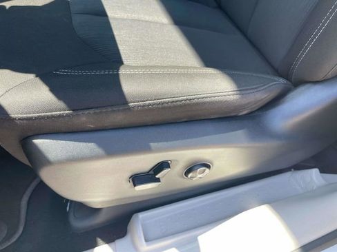 Used 2023 Chrysler Voyager LX FWD image 35
