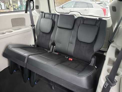 Used 2018 Dodge Grand Caravan SXT image 13
