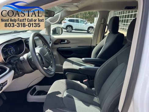 Used 2023 Chrysler Voyager LX FWD image 10