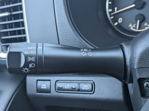 Used 2022 Nissan Frontier SV image 25