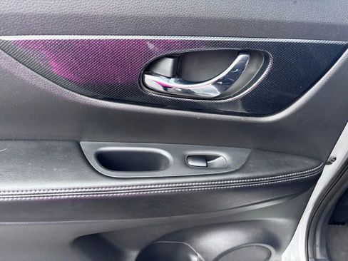 Used 2016 Nissan Rogue SL image 38